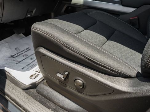 New 2026 RAM 1500 4x4 Crew Cab image 36