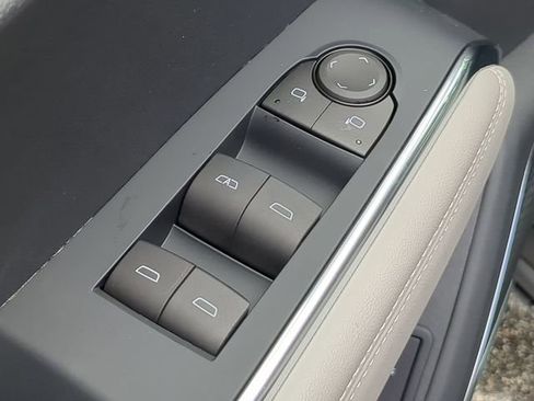 New 2025 GMC Acadia Elevation image 21