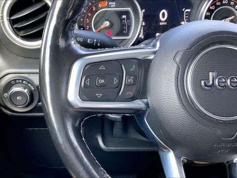 Used 2020 Jeep Wrangler Unlimited Sahara image 24