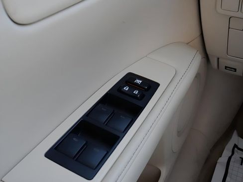 Used 2013 Lexus ES 300h w/ Luxury Pkg image 24