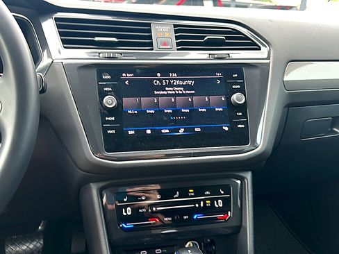 Used 2024 Volkswagen Tiguan SE image 31