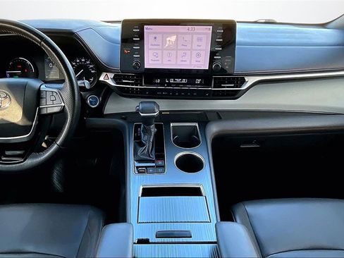 Used 2021 Toyota Sienna XSE image 7