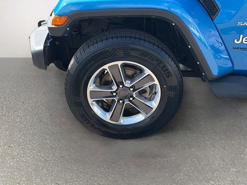 Used 2022 Jeep Wrangler Unlimited Sahara AWD/4WD image 38