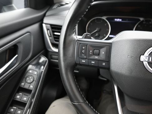 Used 2025 Nissan Rogue SV FWD image 17