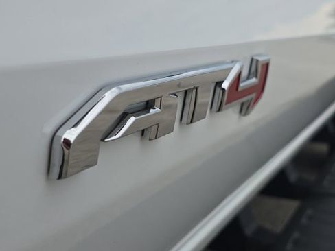 Used 2024 GMC Canyon AT4 w/ AT4 Premium Package AWD/4WD image 9