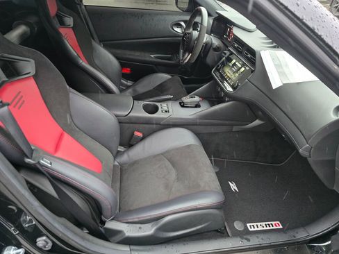Used 2024 Nissan Z NISMO w/ Floor Mat Package image 12