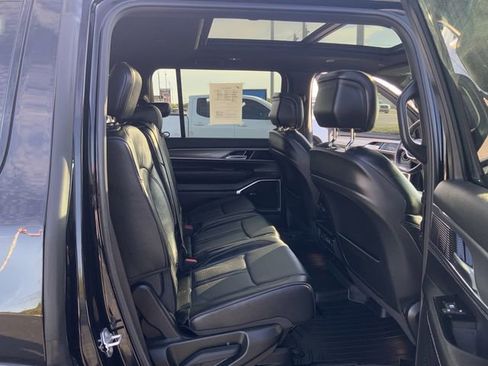 Used 2023 Jeep Wagoneer Series II image 19