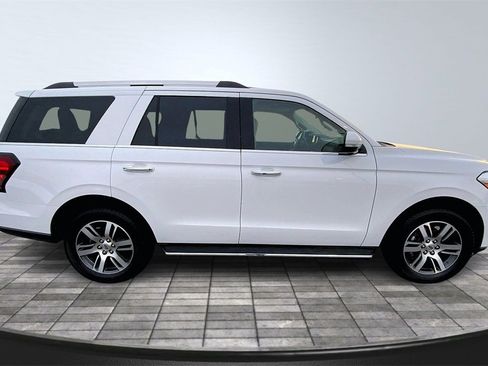Used 2023 Ford Expedition Limited image 4