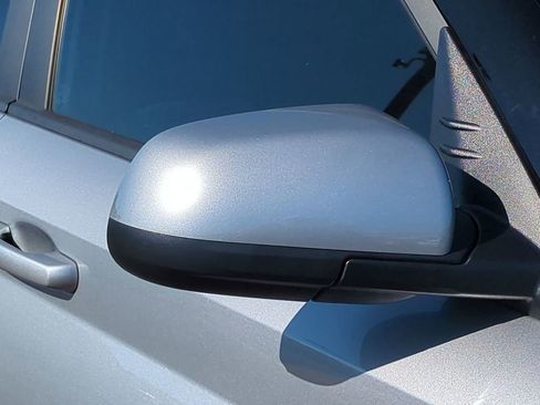 Used 2025 Hyundai Venue SEL image 11