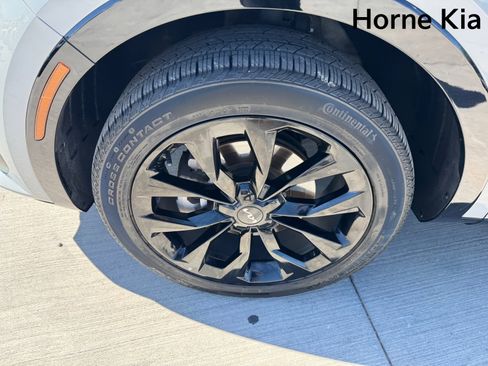 Certified 2023 Kia Sorento SX image 8