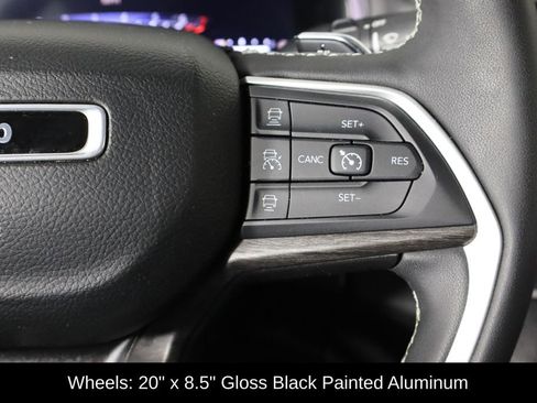 Used 2023 Jeep Grand Cherokee Limited w/ Black Appearance Package image 10