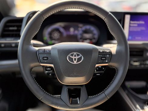 Used 2025 Toyota Crown Nightshade image 10