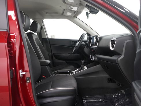 Certified 2025 Hyundai Venue Limited image 11