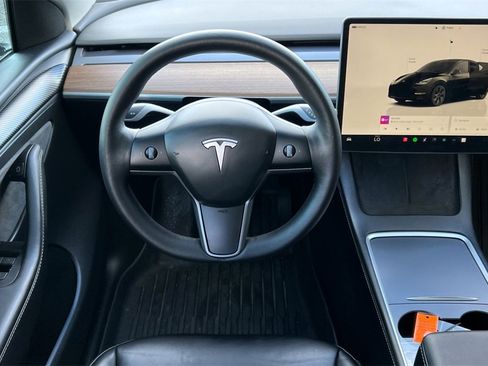 Used 2024 Tesla Model Y Long Range image 16