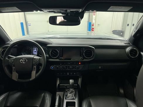 Used 2021 Toyota Tacoma TRD Off-Road w/ TRD Premium Off Road Package AWD/4WD image 10