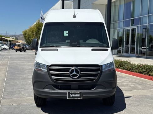Used 2025 Mercedes-Benz Sprinter 2500 image 5