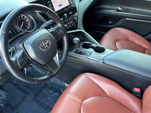 Used 2021 Toyota Camry SE image 9