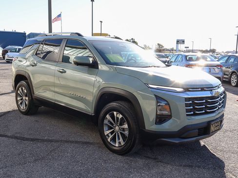 Used 2025 Chevrolet Equinox LT w/ Convenience Package II image 3