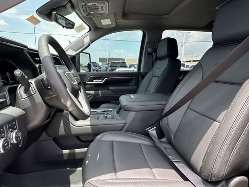 New 2025 GMC Sierra 2500 Denali w/ Denali Reserve Package image 18