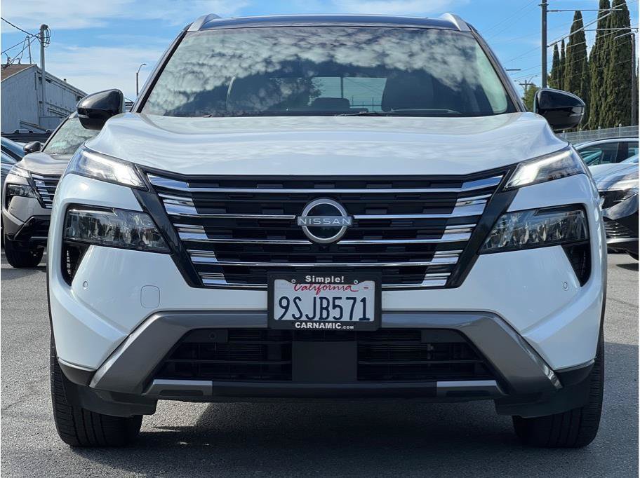 Used 2025 Nissan Rogue SL w/ Tech Package AWD/4WD image 2