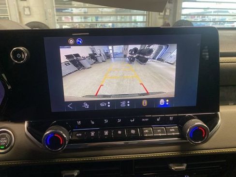 New 2026 Chevrolet Colorado ZR2 w/ Technology Package AWD/4WD image 18