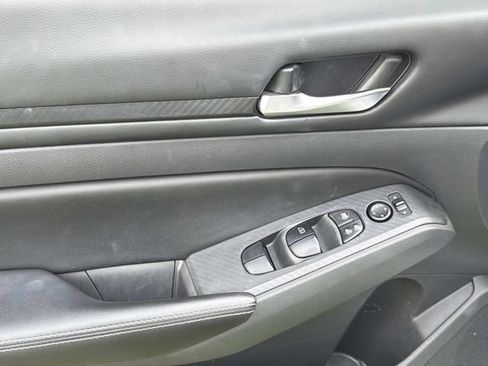 Used 2024 Nissan Altima 2.5 SV FWD image 19