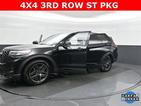Used 2025 Ford Explorer ST-Line w/ ST-Line Street Pack image 41