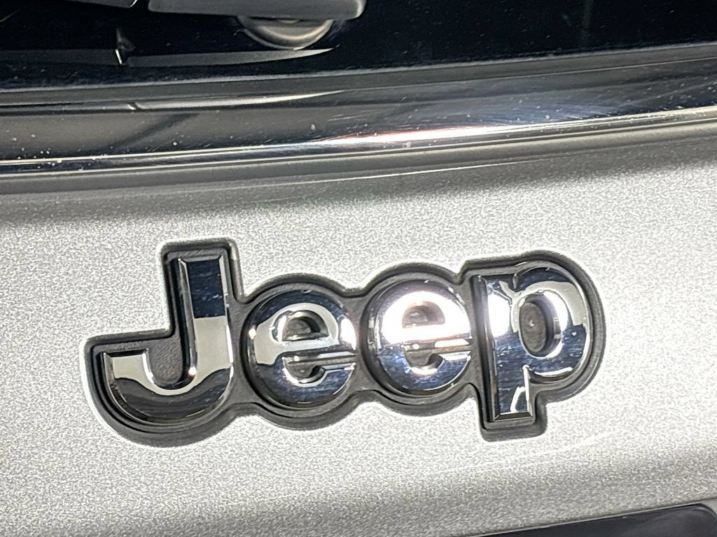 Used 2022 Jeep Compass Latitude w/ Convenience Group AWD/4WD image 23