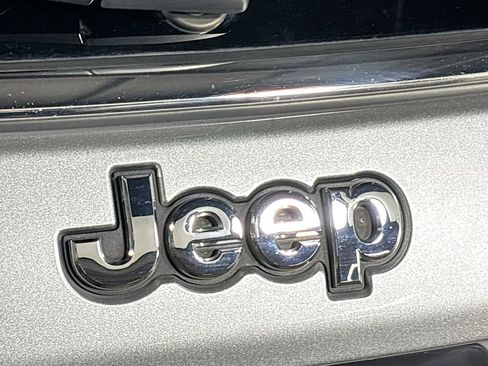 Used 2022 Jeep Compass Latitude w/ Convenience Group AWD/4WD image 23