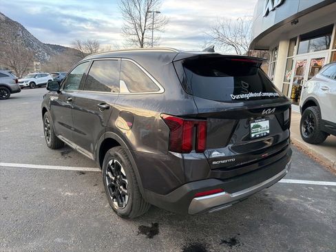 New 2025 Kia Sorento S image 4