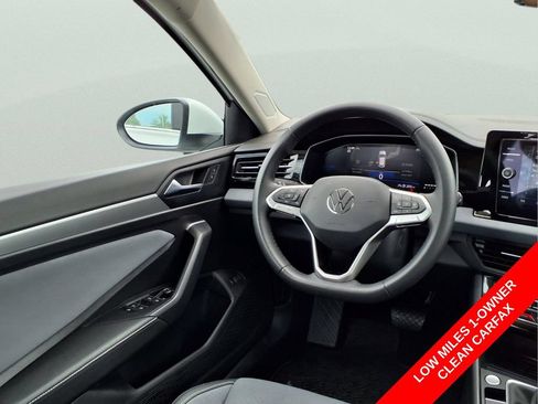 Used 2025 Volkswagen Jetta SE w/ Sunroof Package FWD image 13