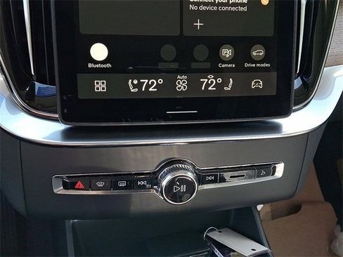 New 2026 Volvo XC90 B6 Plus w/ Protection Package Premier image 8