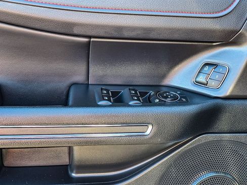 Used 2023 Ford Expedition Limited image 12