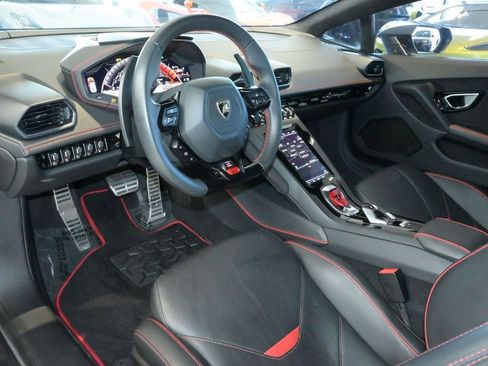 Used 2020 Lamborghini Huracan EVO image 28