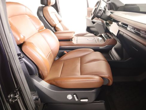 Used 2025 Lincoln Navigator L Reserve image 15
