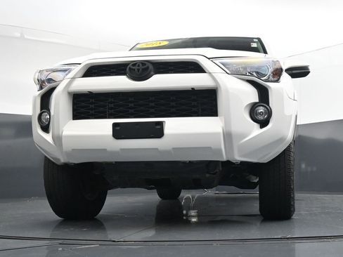 Used 2018 Toyota 4Runner SR5 AWD/4WD image 29