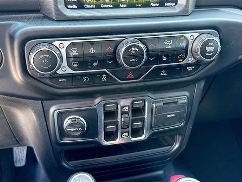 Used 2023 Jeep Wrangler Unlimited Sahara w/ Cold Weather Group image 16