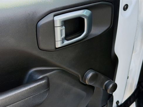 Used 2022 Jeep Gladiator Sport image 22