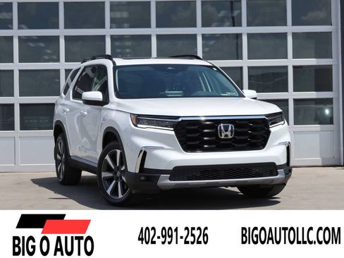 Used 2024 Honda Pilot Touring image 1