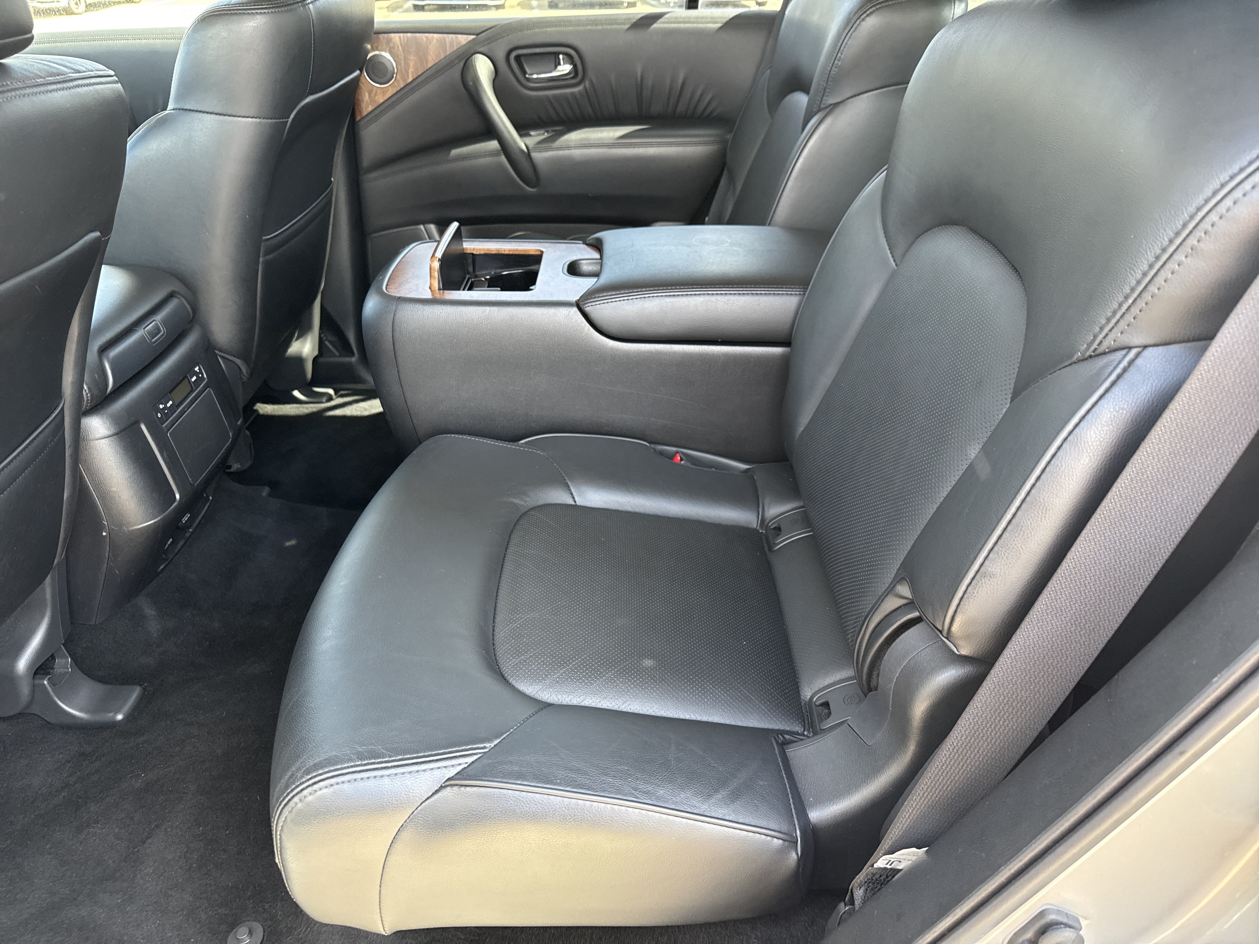 Used 2024 Nissan Armada SL w/ Captain's Chairs Package RWD image 6