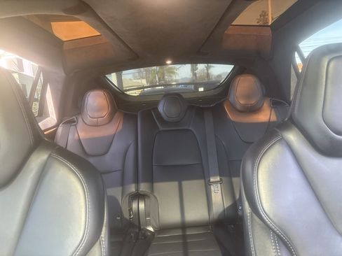 Used 2018 Tesla Model X 75D image 18