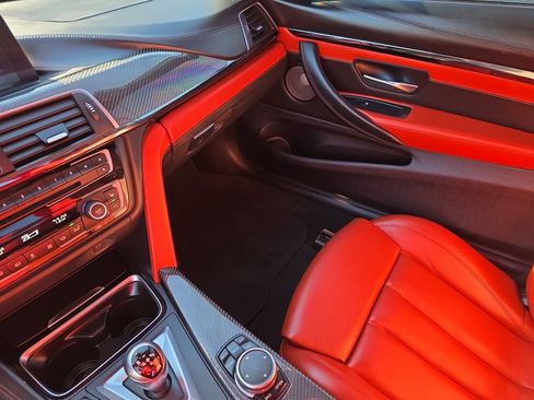 Used 2017 BMW M4 Convertible image 31