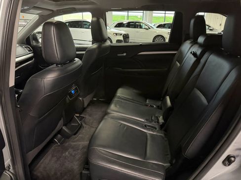 Used 2017 Toyota Highlander XLE FWD image 15