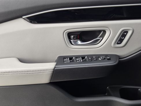 Used 2025 Honda Pilot Touring image 20