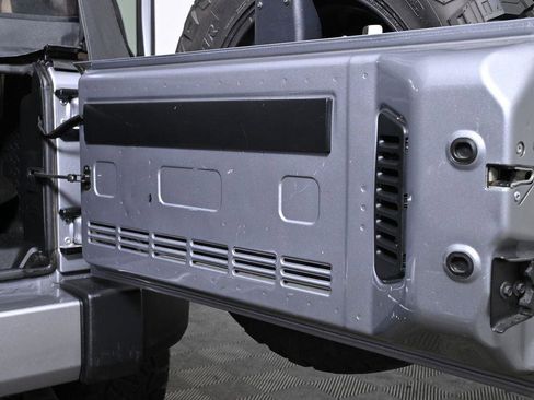 Used 2016 Jeep Wrangler Unlimited Sahara image 40