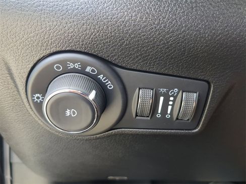 Used 2022 Jeep Compass Limited image 25