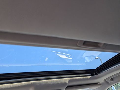 Used 2022 Toyota Highlander XLE image 27