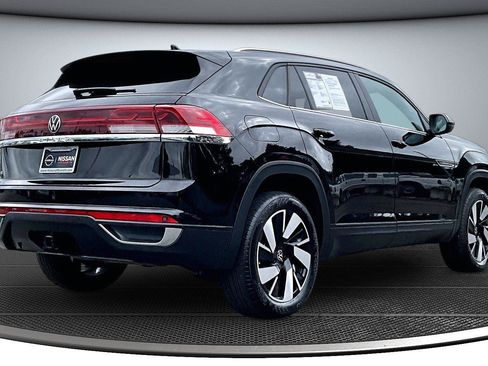 Used 2025 Volkswagen Atlas Cross Sport SE FWD image 7