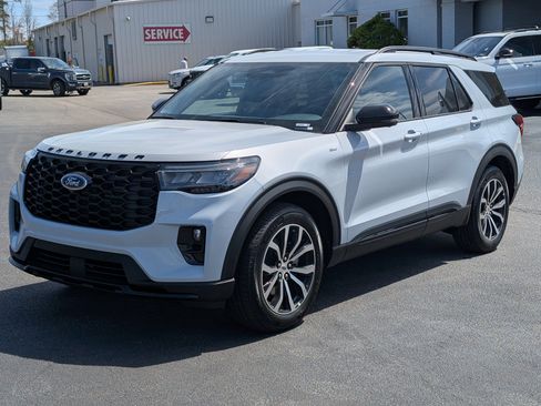 New 2026 Ford Explorer ST-Line image 1