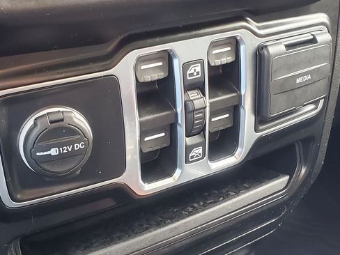 Used 2021 Jeep Wrangler Unlimited Sport AWD/4WD image 19